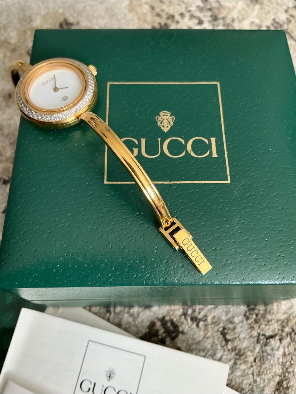 Gucci DRESSY Bangle Watch set with Interchangeable bezels❤️🔥❤️🔥❤️🔥 - Picture 3 of 15